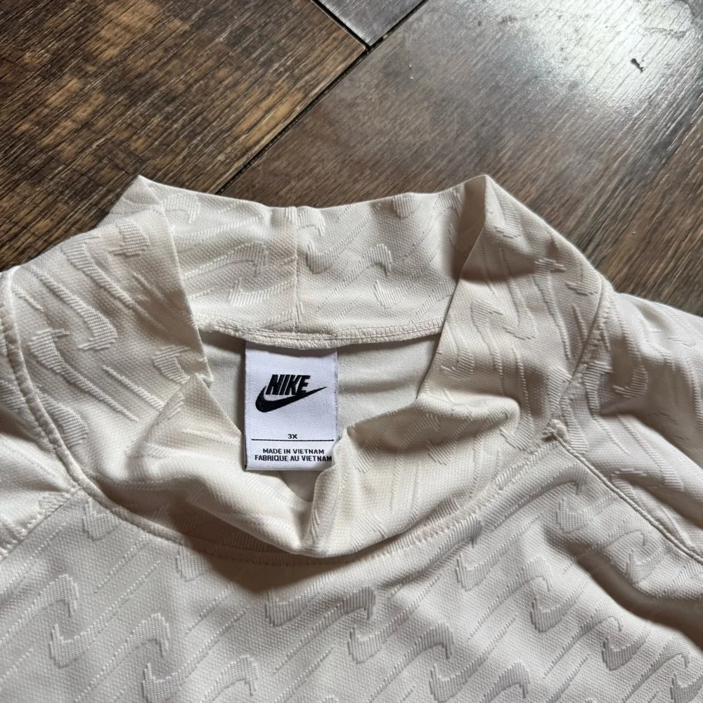 Nike Long Sleeve Athletic Top - Pale Cream/Off-White